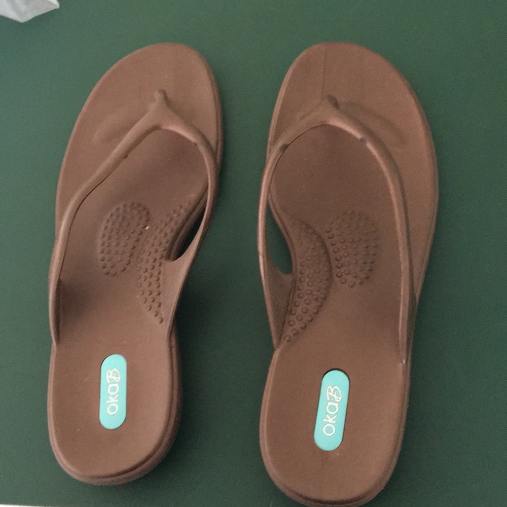 Oka B flip flops size medium
